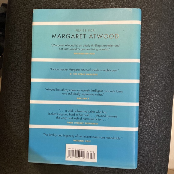 Signed by Margaret Atwood “The Heart Goes Last” copy hardcover - Picture 3 of 4